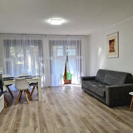 Holiday Residence With Private Garden Kültér fotó