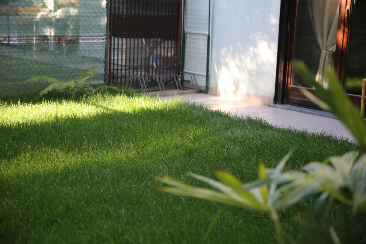 Holiday Residence With Private Garden Kültér fotó