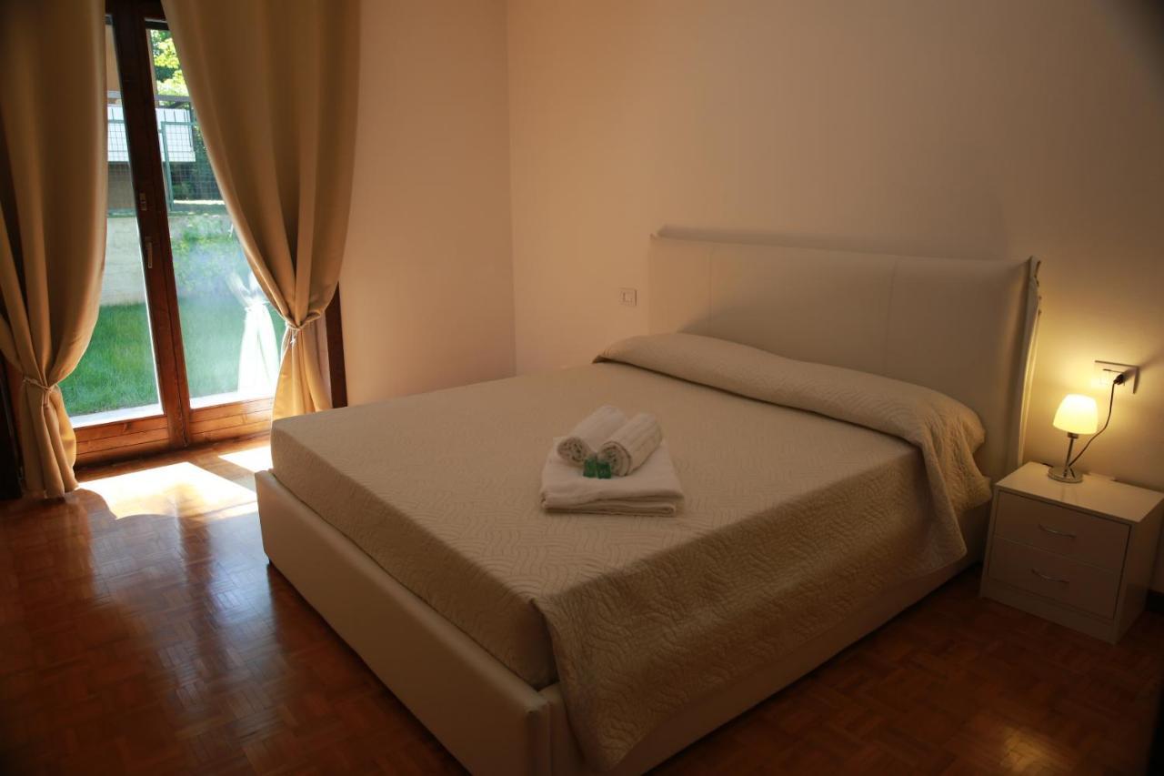 Holiday Residence With Private Garden Kültér fotó