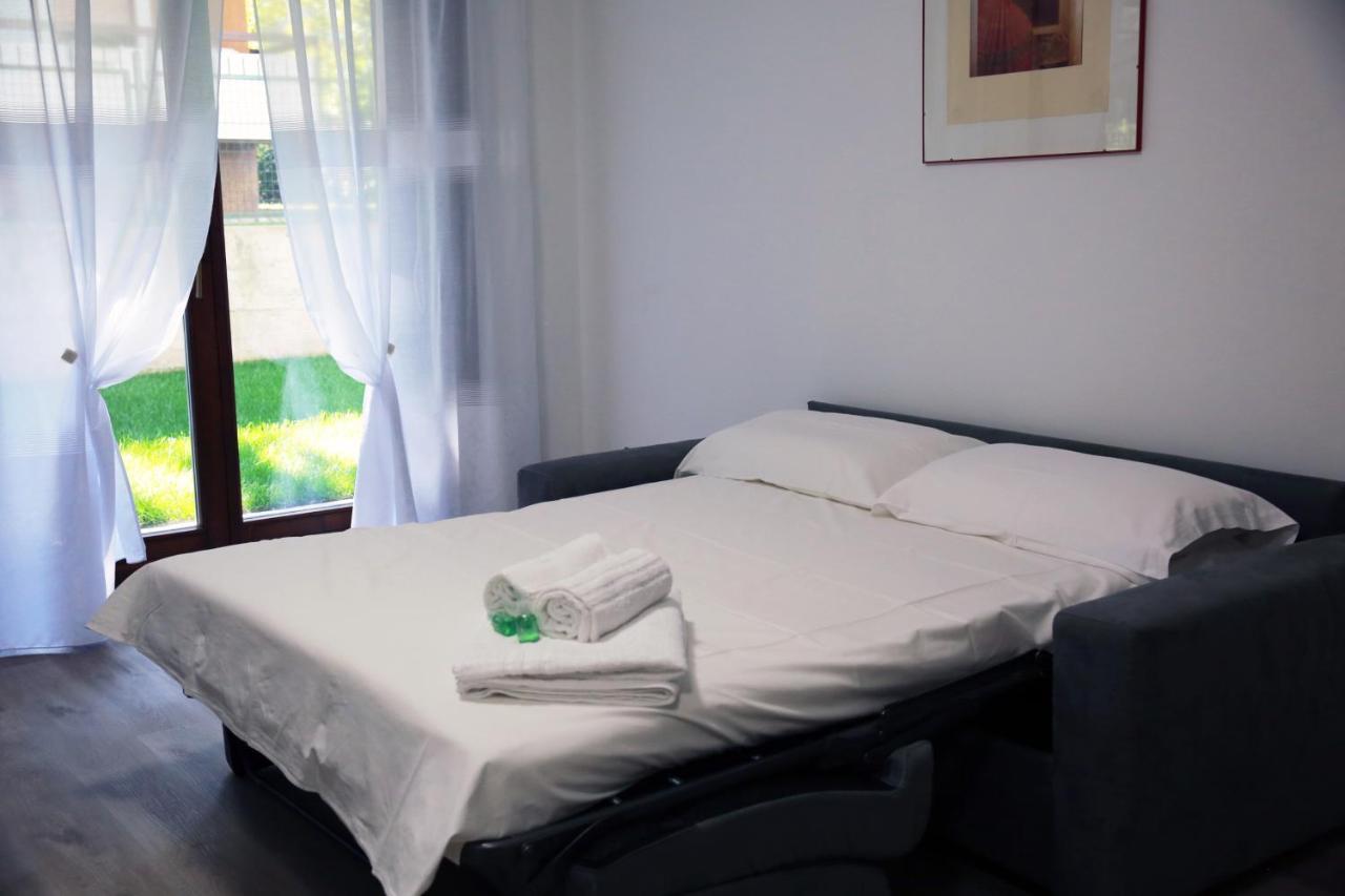 Holiday Residence With Private Garden Kültér fotó