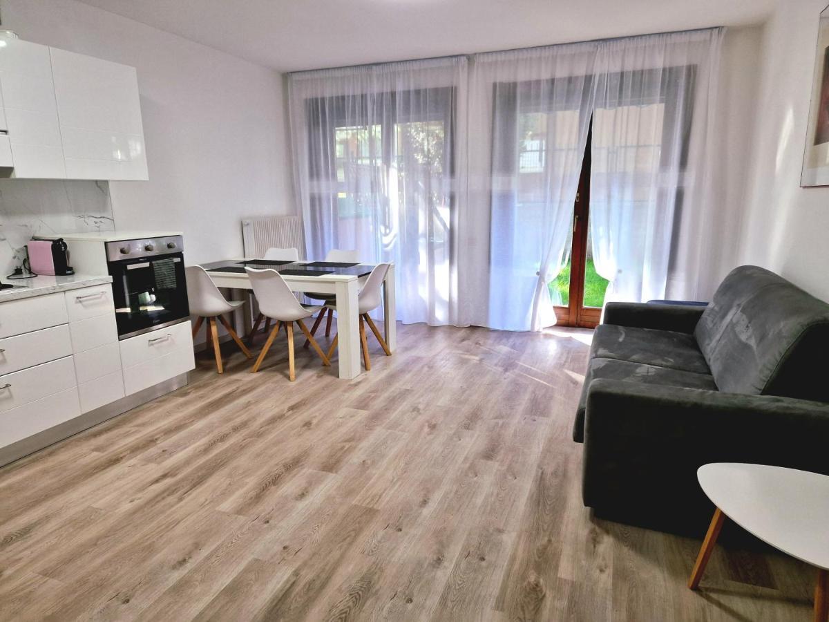 Holiday Residence With Private Garden Kültér fotó